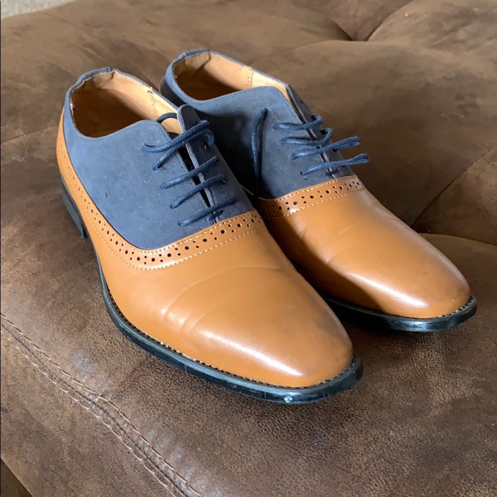 Men’s Tan and Navy Oxford